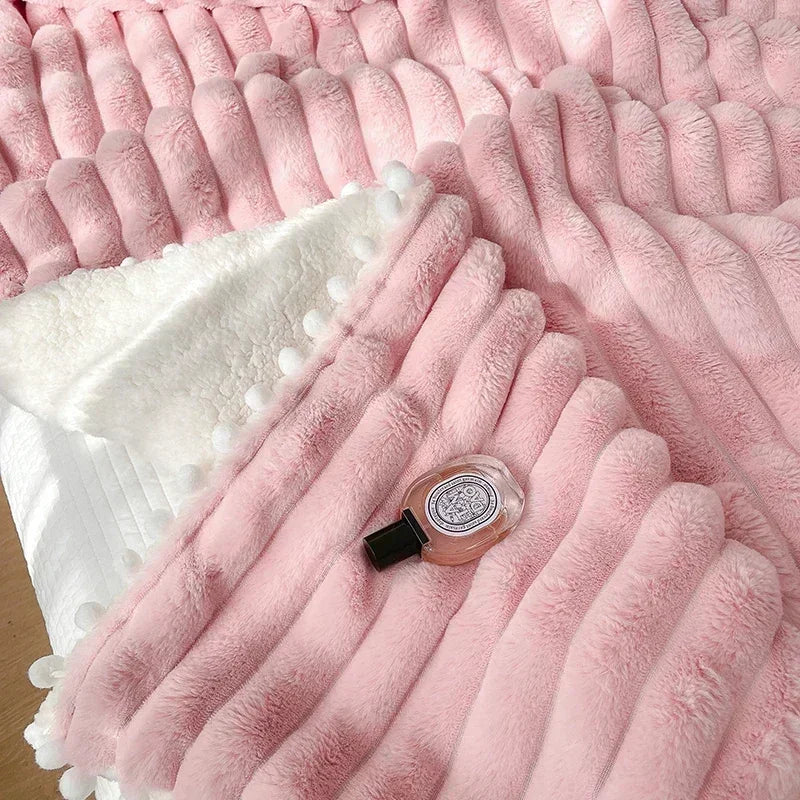 Tuscan Faux Rabbit Fur Warm Weighted Blankets for Bed Luxury Faux Lamb's Wool Double Blanket Soft Fluffy Warmth Double Blanket