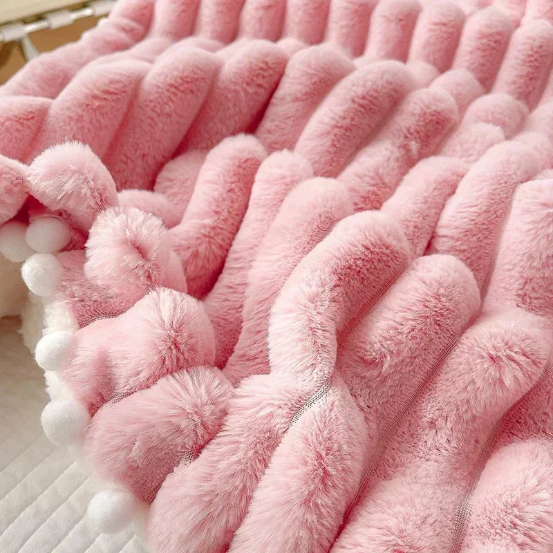 Tuscan Faux Rabbit Fur Warm Weighted Blankets for Bed Luxury Faux Lamb's Wool Double Blanket Soft Fluffy Warmth Double Blanket